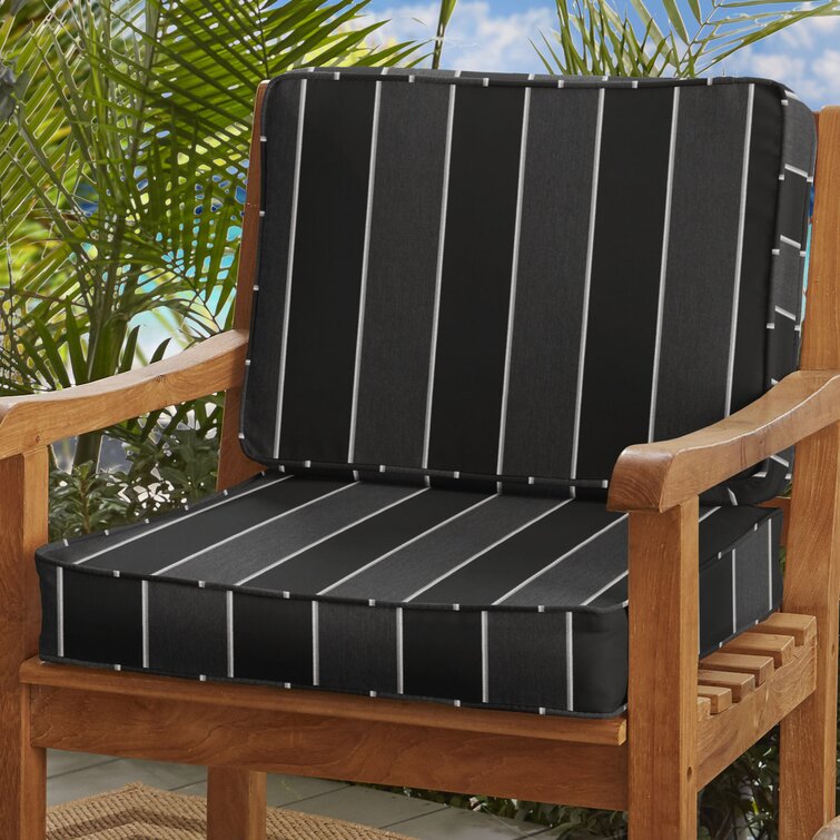 Striped lounge chair discount cushions